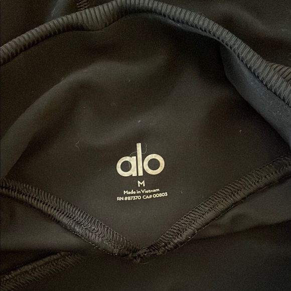 ALO Yoga Black Leggings - Picture 2 of 5